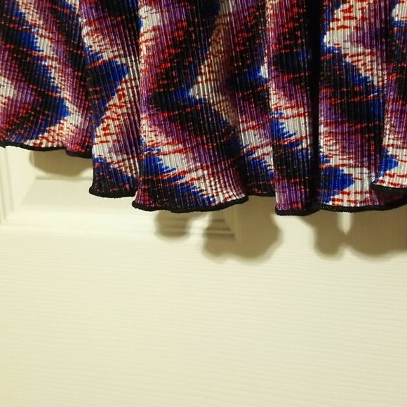 LULAROE pleated Jill skirt, chevron print with elastic waist band. Size XS - Picture 3 of 7